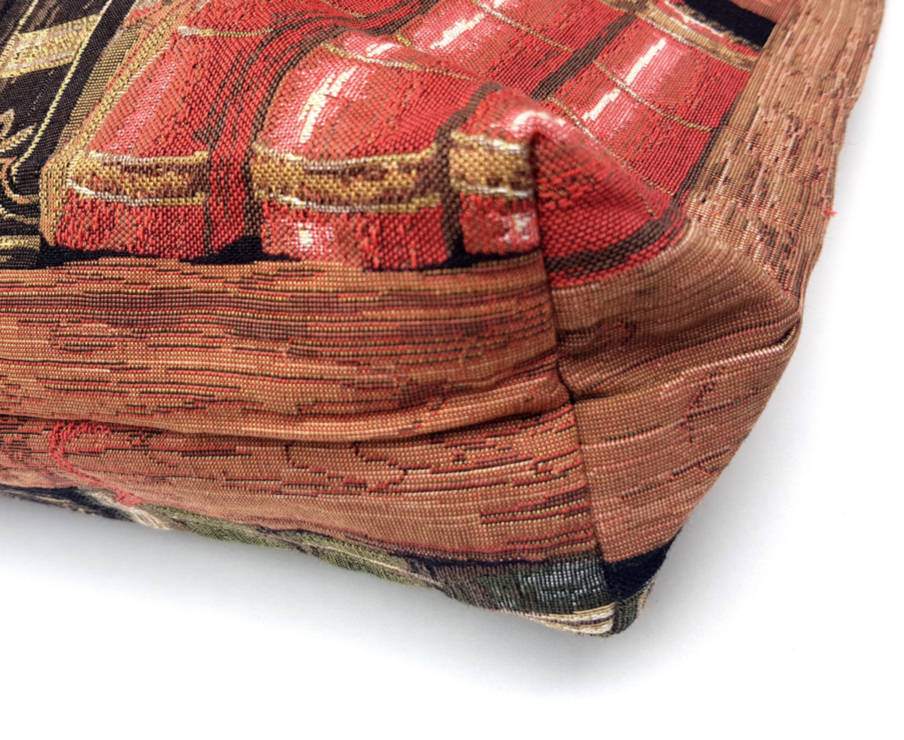 Biblioteca con Lápices Bolsas de Compras Estantería - Mille Fleurs Tapestries