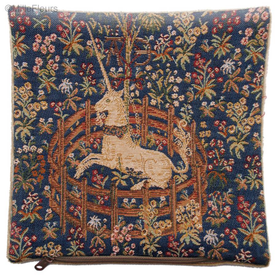 Eenhoorn in Gevangenschap Kussenslopen Serie van de Eenhoorn - Mille Fleurs Tapestries