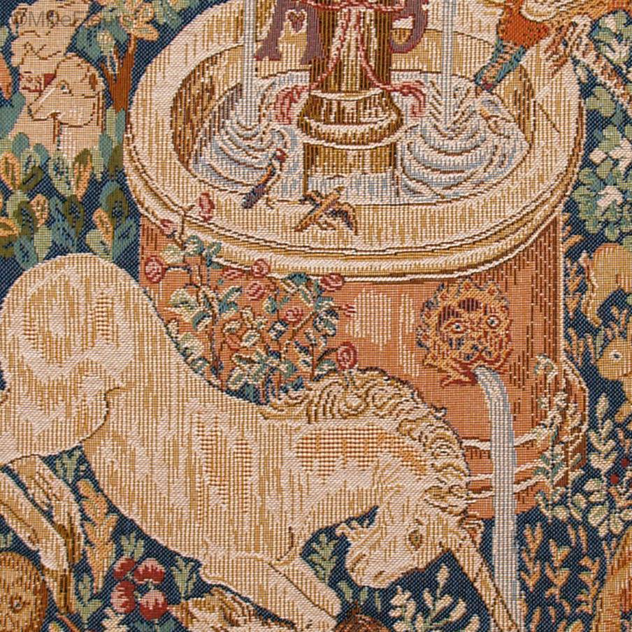 Eenhoorn bij de Fontein Sierkussens Serie van de Eenhoorn - Mille Fleurs Tapestries