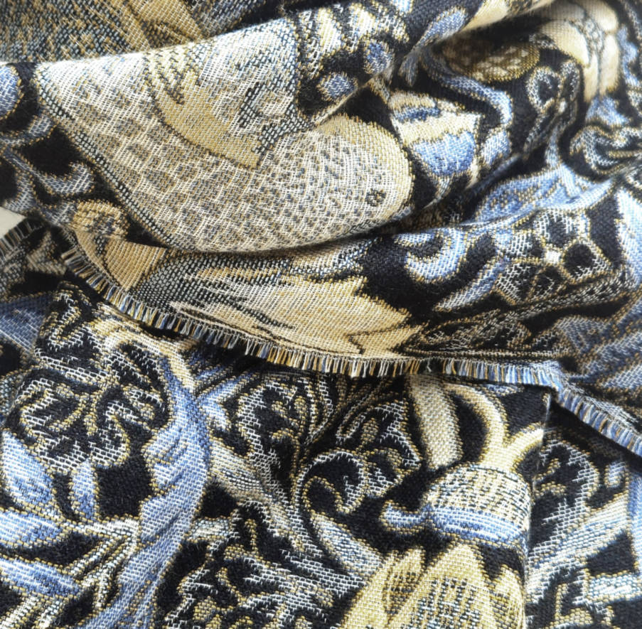 Ladrón de Fresa (William Morris) Bufandas - Mille Fleurs Tapestries