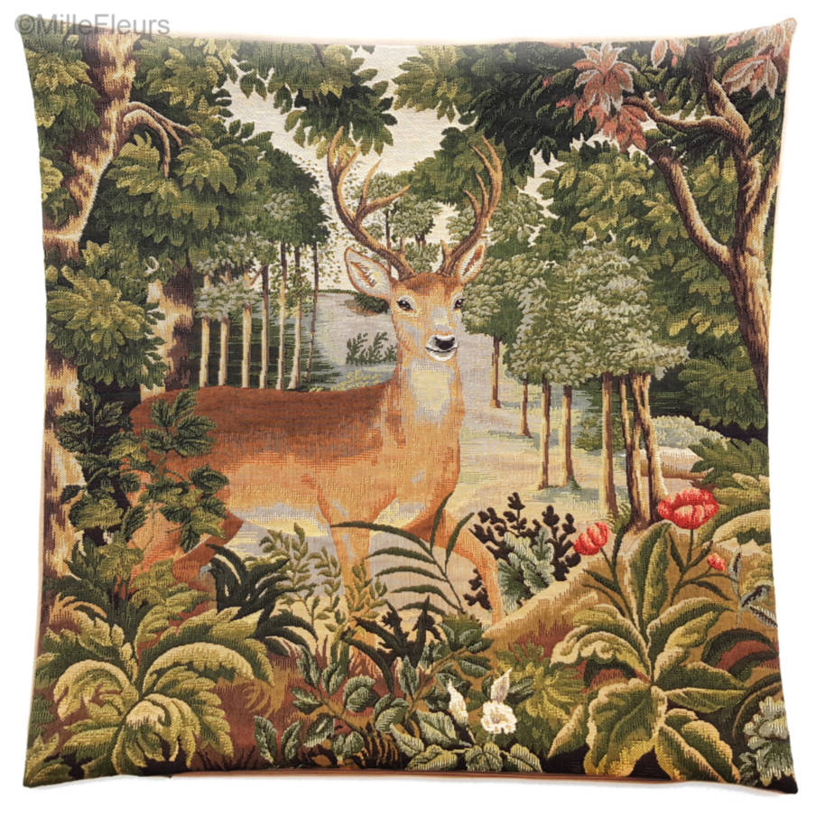 Cerf dans la Forêt Housses de coussin Cerfs - Mille Fleurs Tapestries