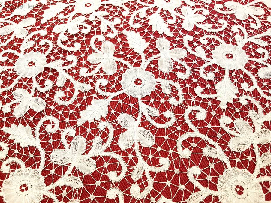 Ronde Dentelles Dentelles de Bruges - Mille Fleurs Tapestries