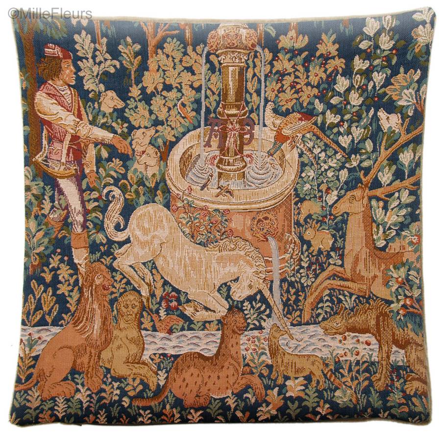 Eenhoorn bij de Fontein Kussenslopen Serie van de Eenhoorn - Mille Fleurs Tapestries