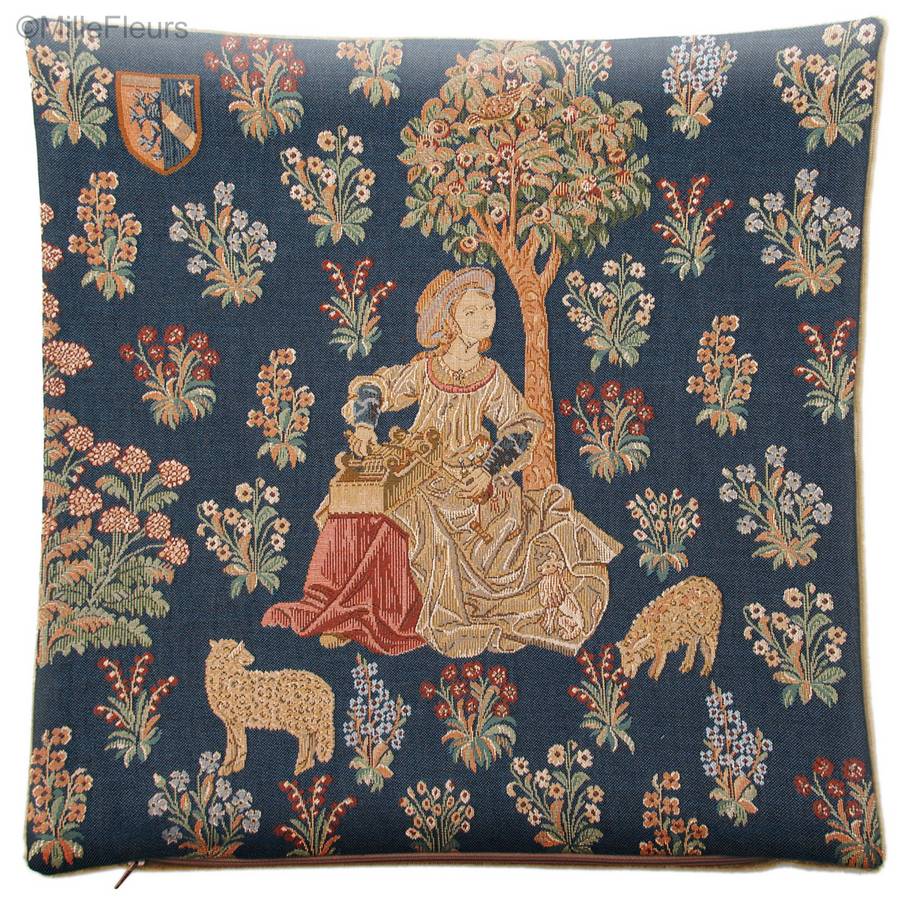 Spinning Wool Tapestry cushions Medieval - Mille Fleurs Tapestries