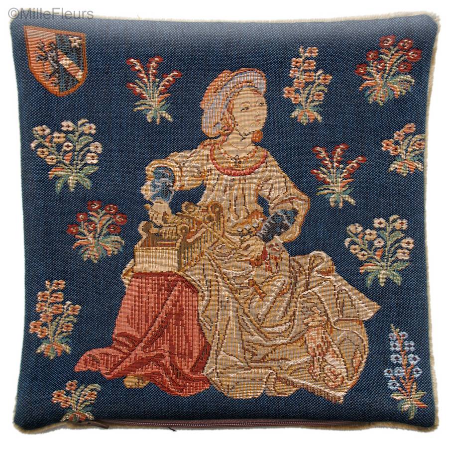 Spinning Wool Tapestry cushions Medieval - Mille Fleurs Tapestries