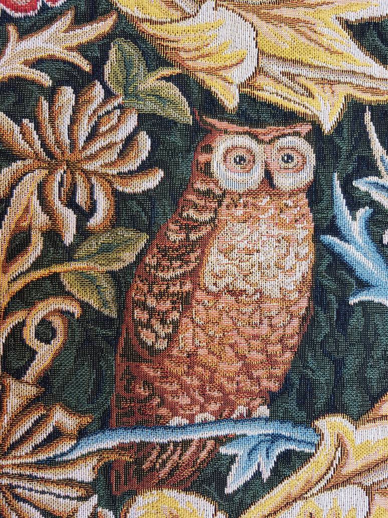 Owl and Pigeon (William Morris) Wall tapestries William Morris and Co - Mille Fleurs Tapestries