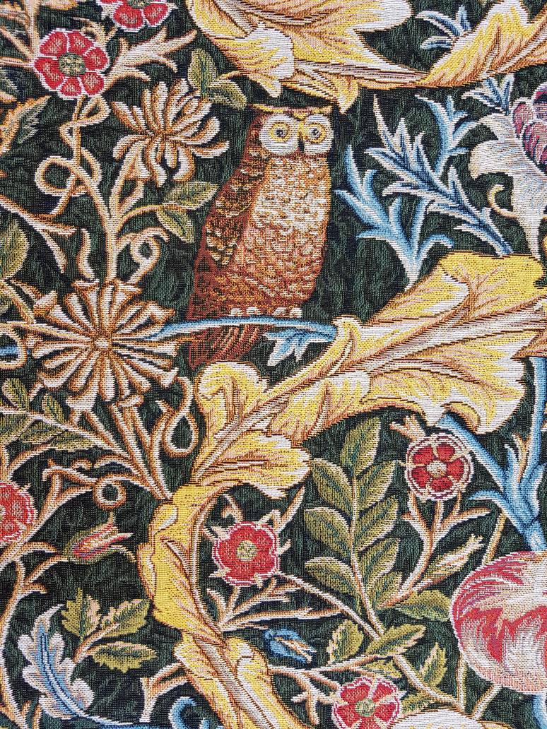 Owl and Pigeon (William Morris) Wall tapestries William Morris and Co - Mille Fleurs Tapestries